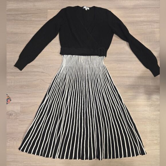 Robbie Bee Women's Two-Tone Belted Sweater Dress Sz Large - Picture 3 of 13